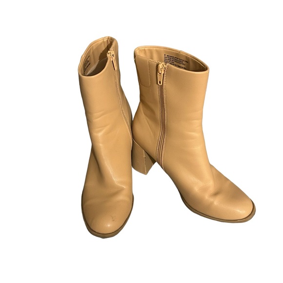 A New Day camel color boots in size 8. Great pre-owned condition. - Picture 2 of 5